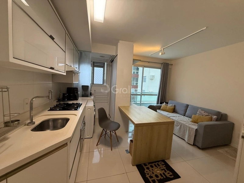 Apartamento em Coqueiros com 2 dormitórios, sendo 1 suíte e 2 vagas: 2ª foto da galeria de imagens do imóvel