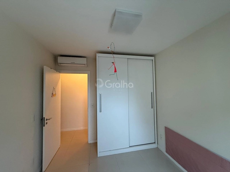 Apartamento em Coqueiros com 2 dormitórios, sendo 1 suíte e 2 vagas: 6ª foto da galeria de imagens do imóvel
