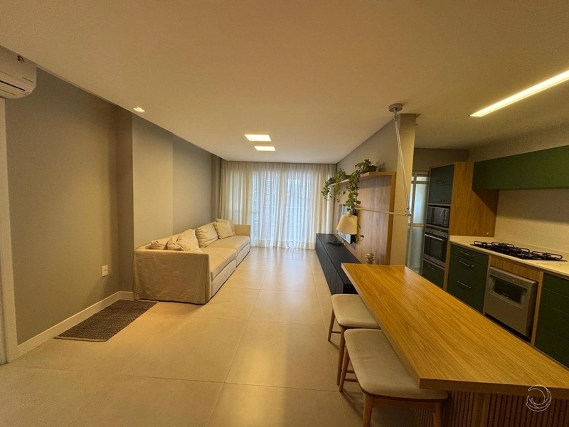 Apartamento na Agronômica com 3 dormitórios, sendo 1 suíte, 2 vagas: 1ª foto da galeria de imagens do imóvel