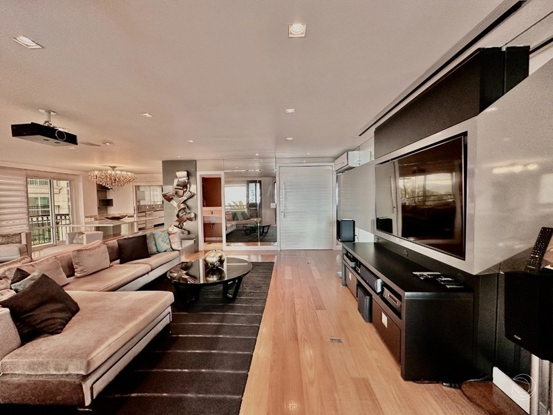 Apartamento na Beira Mar com 3 suítes e 4 vagas - 316m² Vista Mar: 3ª foto da galeria de imagens do imóvel