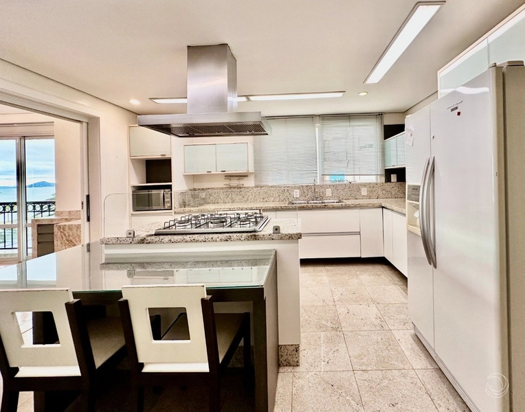 Apartamento na Beira Mar com 3 suítes e 4 vagas - 316m² Vista Mar: 11ª foto da galeria de imagens do imóvel