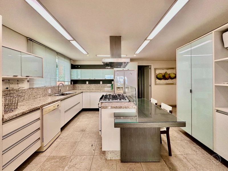 Apartamento na Beira Mar com 3 suítes e 4 vagas - 316m² Vista Mar: 37ª foto da galeria de imagens do imóvel