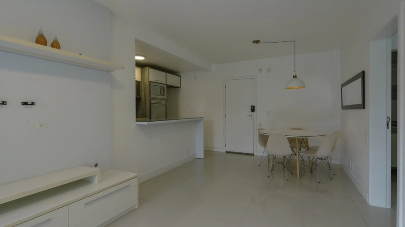 Apartamento no Campeche com 2 dormitórios, sendo 1 suíte e 1 vaga: 1ª foto da galeria de imagens do imóvel