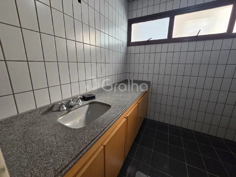 Apartamento no Centro com 4 dormitórios, sendo 2 suítes e 2 vagas: 25ª foto da galeria de imagens do imóvel