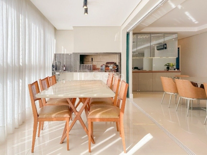 Apartamento no Centro de 256m² com 4 suítes e 4 vagas: 2ª foto da galeria de imagens do imóvel