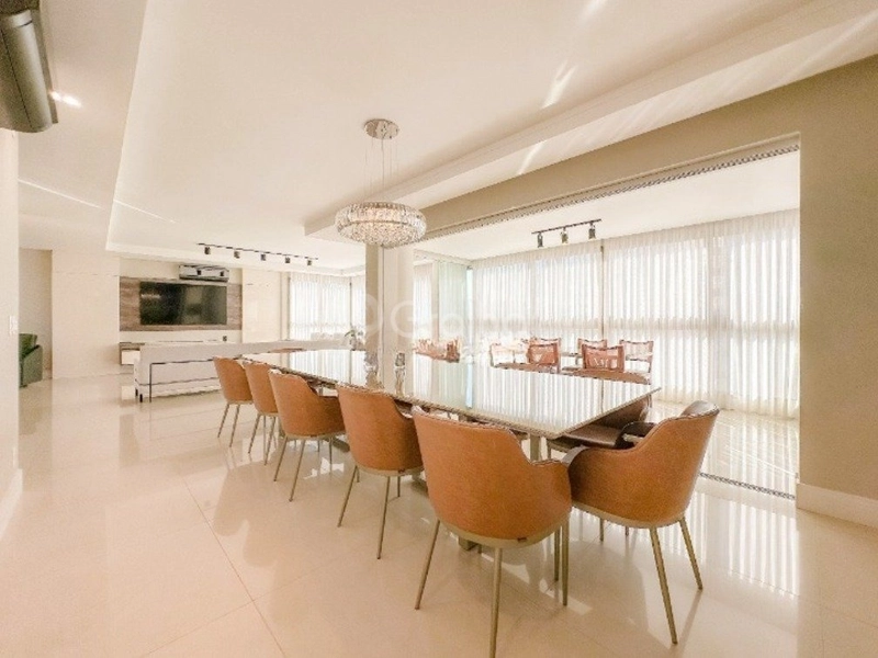 Apartamento no Centro de 256m² com 4 suítes e 4 vagas: 3ª foto da galeria de imagens do imóvel