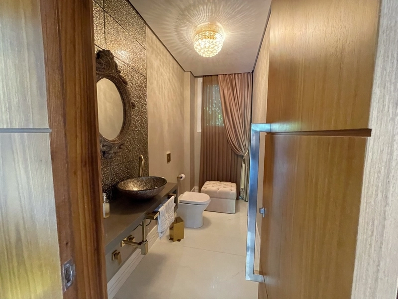 Casa residencial em Sambaqui com 6 dormitórios, sendo 4 suítes: 52ª foto da galeria de imagens do imóvel