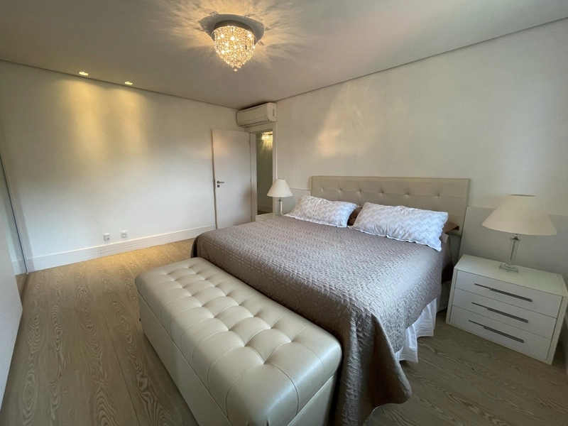 Casa residencial em Sambaqui com 6 dormitórios, sendo 4 suítes: 34ª foto da galeria de imagens do imóvel