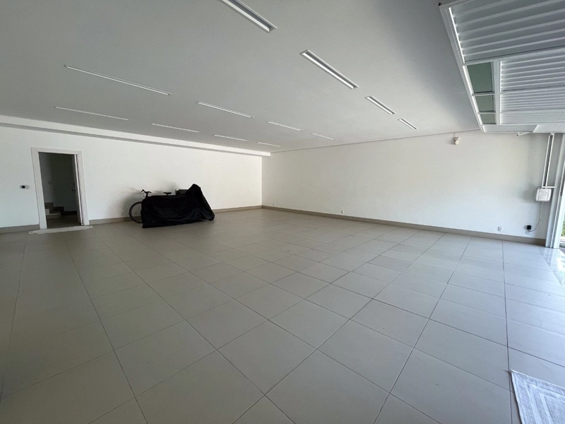 Casa residencial em Sambaqui com 6 dormitórios, sendo 4 suítes: 16ª foto da galeria de imagens do imóvel