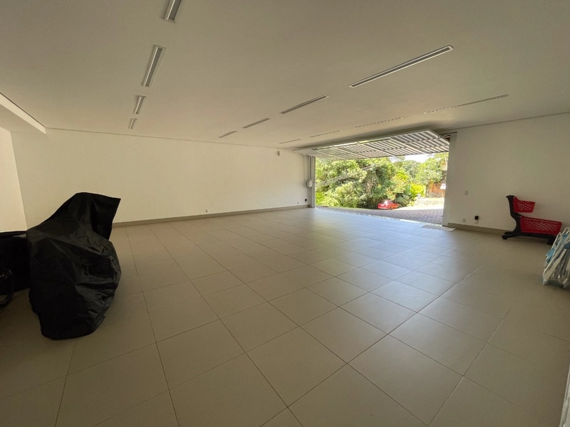 Casa residencial em Sambaqui com 6 dormitórios, sendo 4 suítes: 17ª foto da galeria de imagens do imóvel