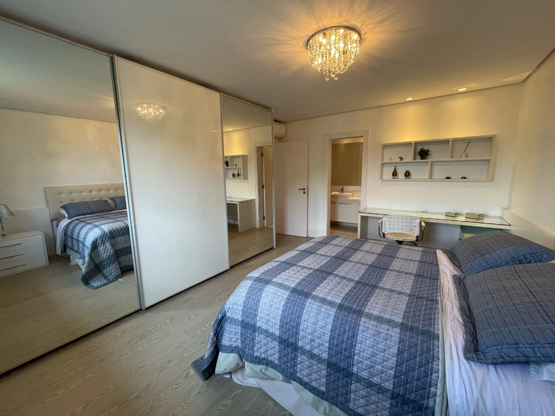 Casa residencial em Sambaqui com 6 dormitórios, sendo 4 suítes: 55ª foto da galeria de imagens do imóvel