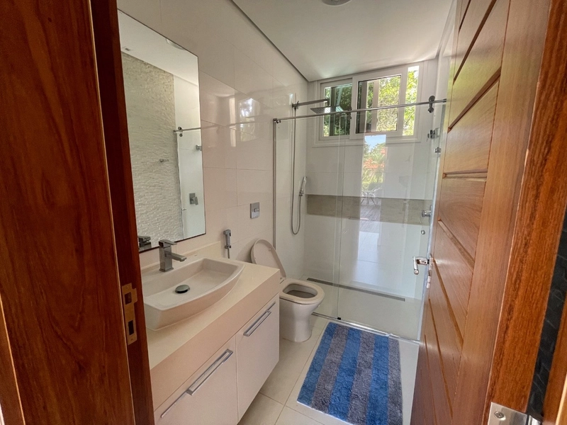 Casa residencial em Sambaqui com 6 dormitórios, sendo 4 suítes: 48ª foto da galeria de imagens do imóvel