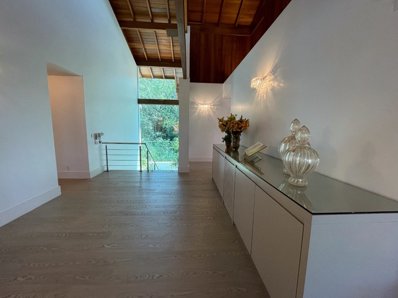 Casa residencial em Sambaqui com 6 dormitórios, sendo 4 suítes: 49ª foto da galeria de imagens do imóvel