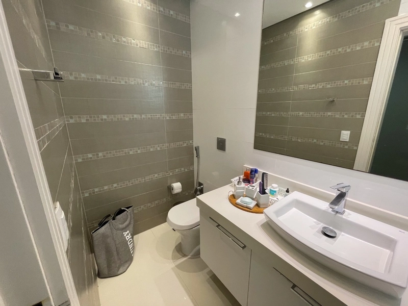 Casa residencial em Sambaqui com 6 dormitórios, sendo 4 suítes: 43ª foto da galeria de imagens do imóvel
