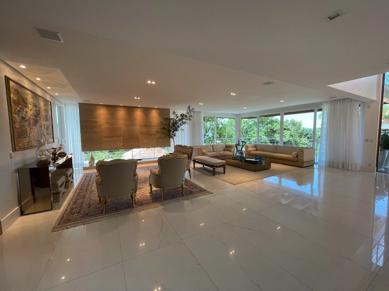 Casa residencial em Sambaqui com 6 dormitórios, sendo 4 suítes: 7ª foto da galeria de imagens do imóvel