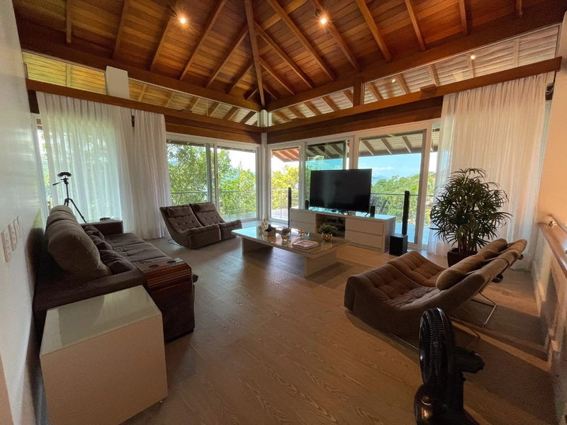 Casa residencial em Sambaqui com 6 dormitórios, sendo 4 suítes: 50ª foto da galeria de imagens do imóvel