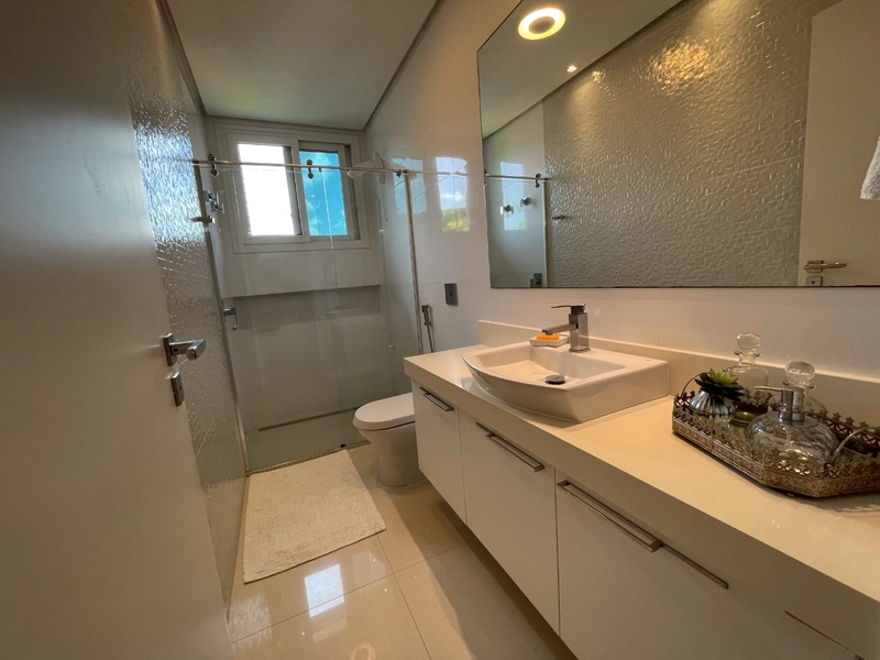 Casa residencial em Sambaqui com 6 dormitórios, sendo 4 suítes: 54ª foto da galeria de imagens do imóvel