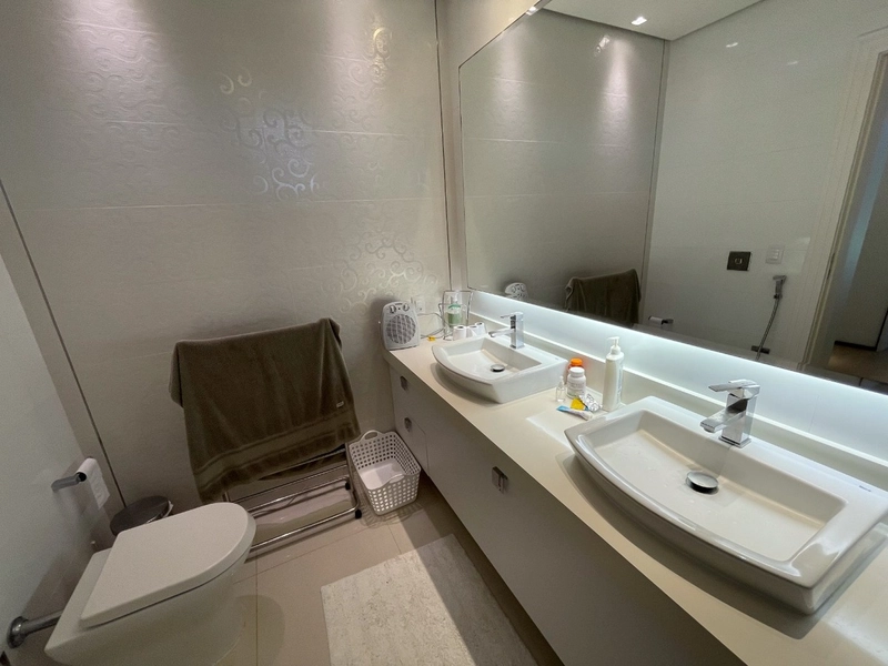 Casa residencial em Sambaqui com 6 dormitórios, sendo 4 suítes: 26ª foto da galeria de imagens do imóvel
