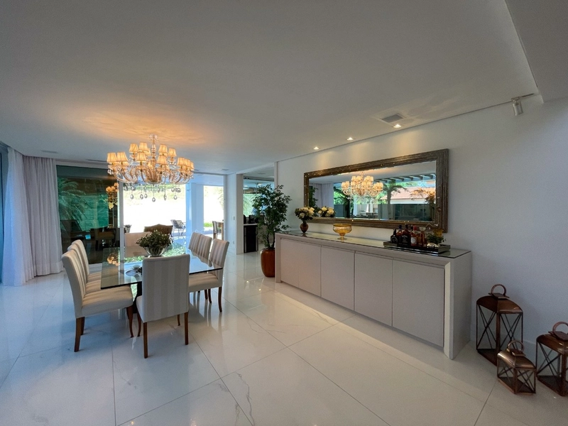 Casa residencial em Sambaqui com 6 dormitórios, sendo 4 suítes: 12ª foto da galeria de imagens do imóvel