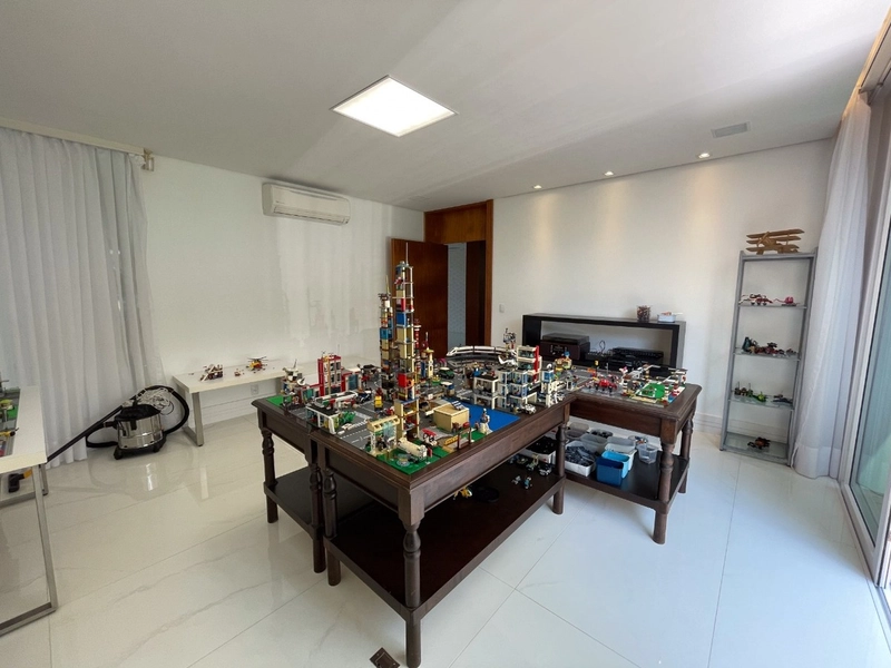 Casa residencial em Sambaqui com 6 dormitórios, sendo 4 suítes: 51ª foto da galeria de imagens do imóvel