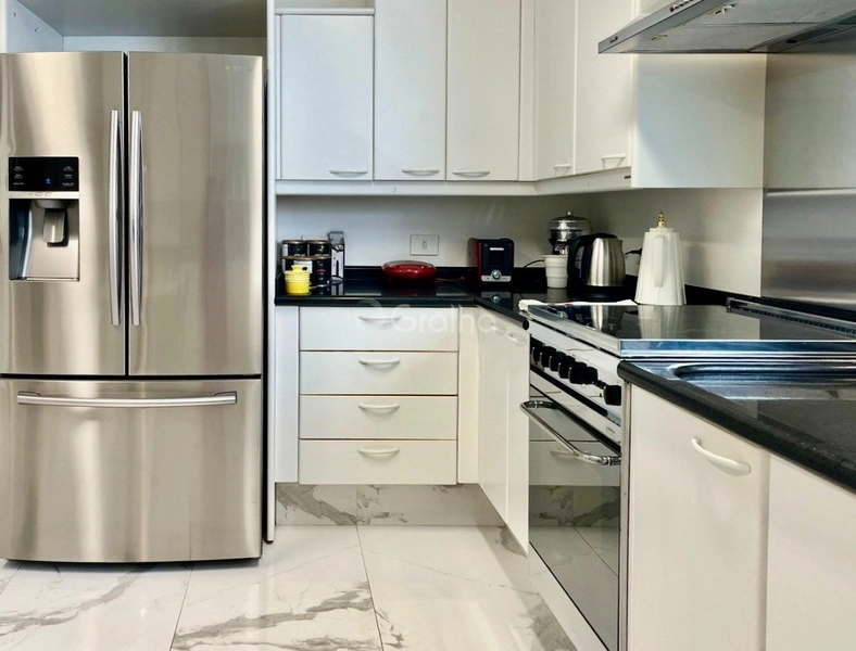 Apartamento na Beira Mar com 3 dormitórios, sendo 3 suítes e 3 vagas: 8ª foto da galeria de imagens do imóvel