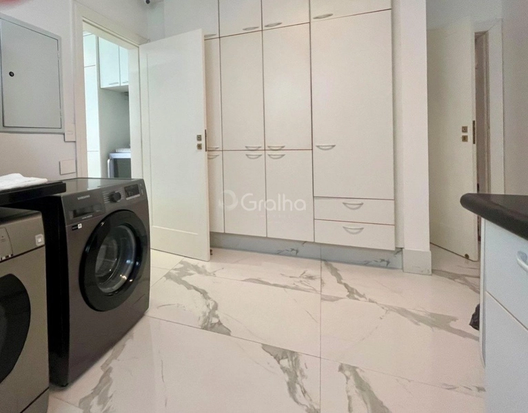 Apartamento na Beira Mar com 3 dormitórios, sendo 3 suítes e 3 vagas: 9ª foto da galeria de imagens do imóvel