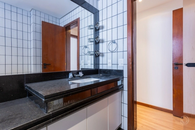 Apartamento na Beira Mar com 3 dormitórios, sendo 3 suítes e 2 vagas: 10ª foto da galeria de imagens do imóvel
