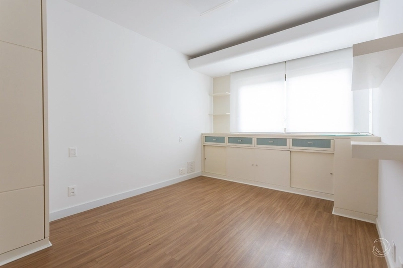 Apartamento na Beira Mar com 3 dormitórios, sendo 3 suítes e 2 vagas: 4ª foto da galeria de imagens do imóvel