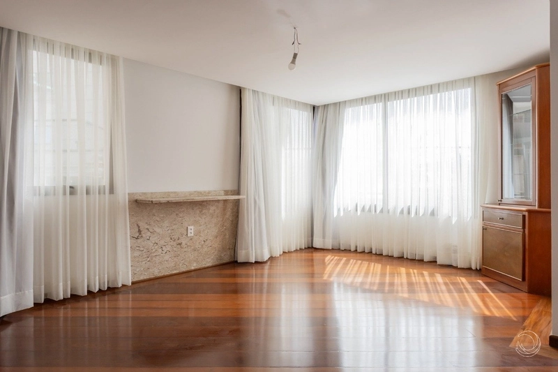 Apartamento na Beira Mar com 3 dormitórios, sendo 3 suítes e 2 vagas: 2ª foto da galeria de imagens do imóvel