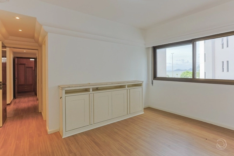 Apartamento na Beira Mar com 3 dormitórios, sendo 3 suítes e 2 vagas: 5ª foto da galeria de imagens do imóvel