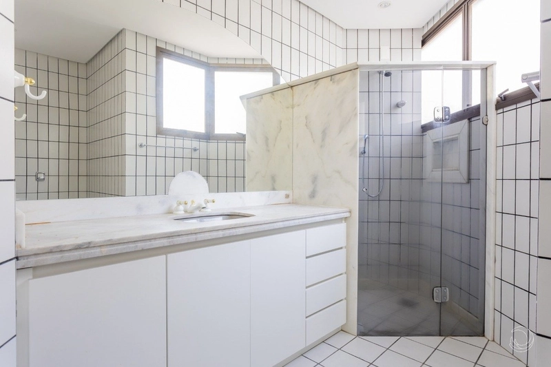 Apartamento na Beira Mar com 3 dormitórios, sendo 3 suítes e 2 vagas: 13ª foto da galeria de imagens do imóvel