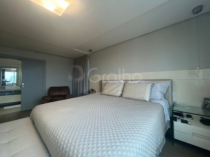 Apartamento no Centro com 3 dormitórios, sendo 3 suíte e 2 vagas 226m²: 10ª foto da galeria de imagens do imóvel