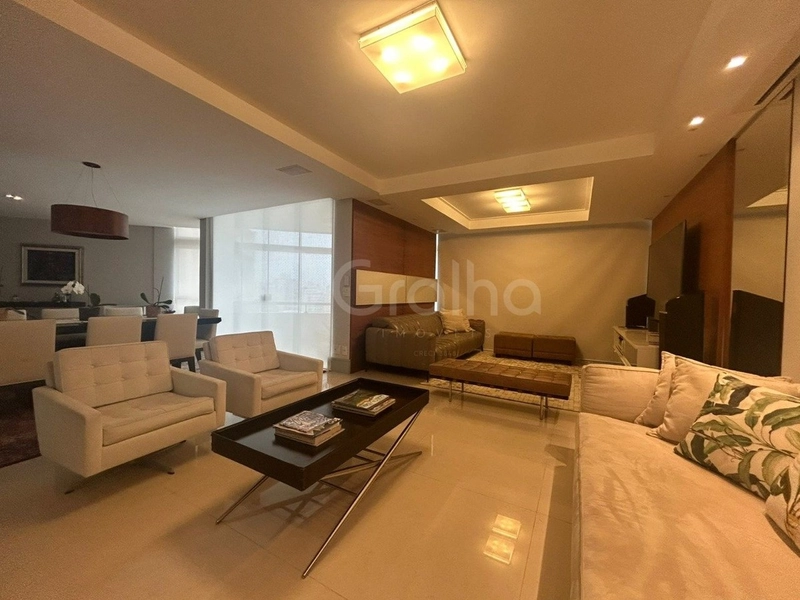 Apartamento no Centro com 3 dormitórios, sendo 3 suíte e 2 vagas 226m²: 3ª foto da galeria de imagens do imóvel
