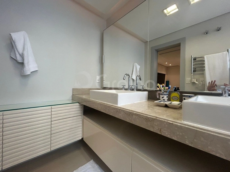 Apartamento no Centro com 3 dormitórios, sendo 3 suíte e 2 vagas 226m²: 16ª foto da galeria de imagens do imóvel