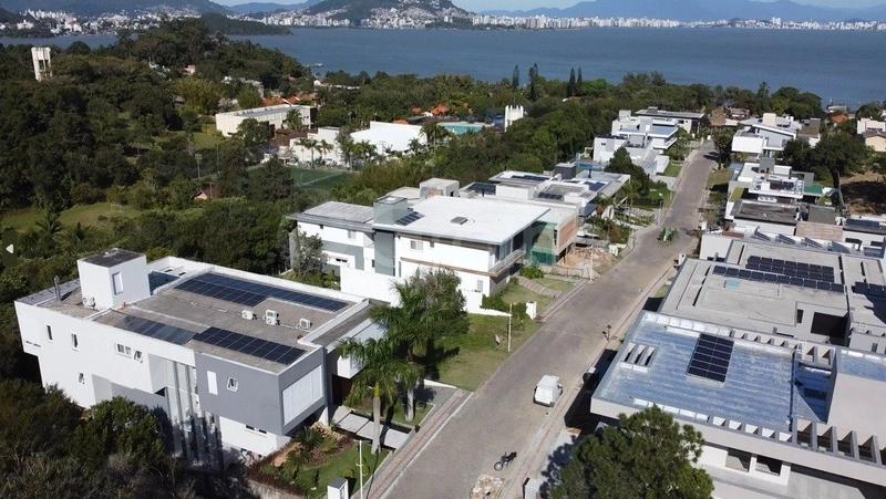 Terreno a venda  em condomínio fechado em Cacupé com 762 m²: 1ª foto da galeria de imagens do imóvel