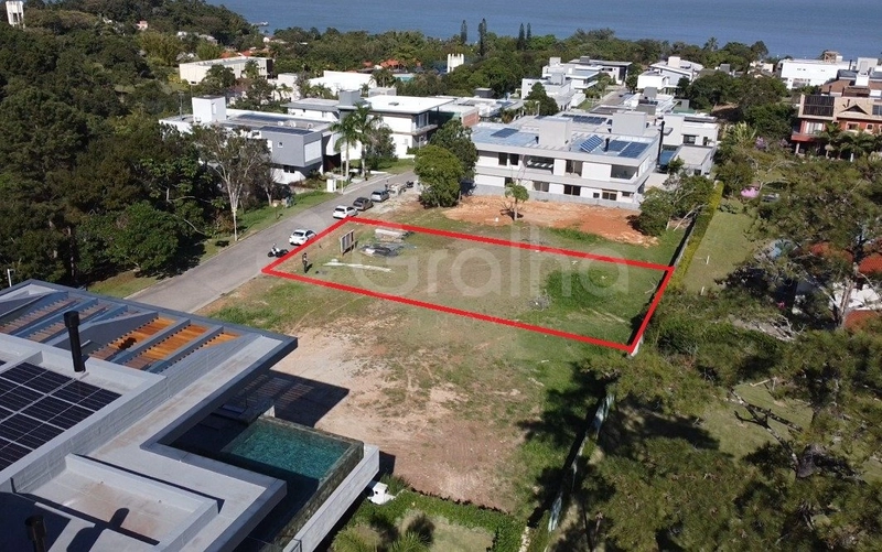 Terreno a venda  em condomínio fechado em Cacupé com 762 m²: 3ª foto da galeria de imagens do imóvel