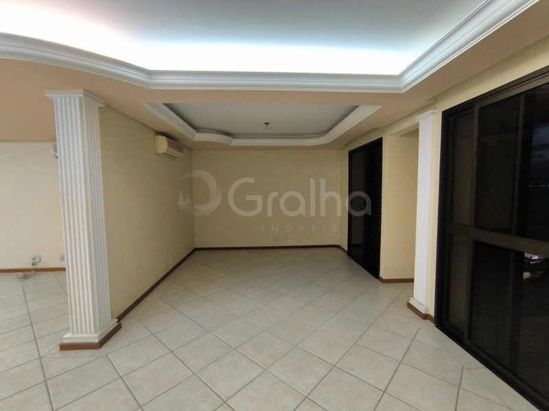 Apartamento na Agronômica  com 4 dormitórios 2 suítes e 2 vagas: 5ª foto da galeria de imagens do imóvel