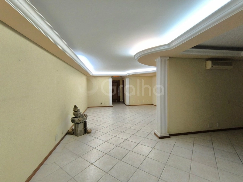 Apartamento na Agronômica  com 4 dormitórios 2 suítes e 2 vagas: 3ª foto da galeria de imagens do imóvel