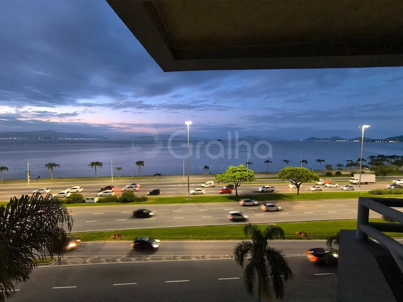 Apartamento na Agronômica  com 4 dormitórios 2 suítes e 2 vagas: 1ª foto da galeria de imagens do imóvel