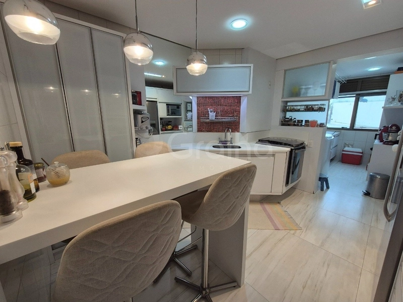 Apartamento em Coqueiros  com 2 dormitórios, sendo 2 suíte e 2 vagas: 12ª foto da galeria de imagens do imóvel