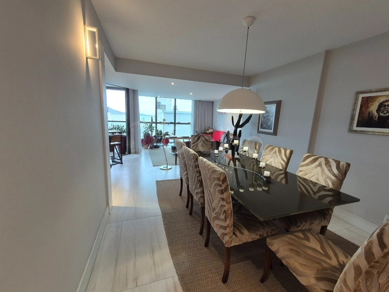 Apartamento em Coqueiros  com 2 dormitórios, sendo 2 suíte e 2 vagas: 2ª foto da galeria de imagens do imóvel