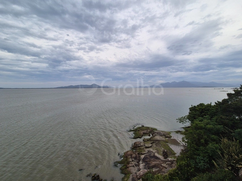 Apartamento em Coqueiros  com 2 dormitórios, sendo 2 suíte e 2 vagas: 23ª foto da galeria de imagens do imóvel