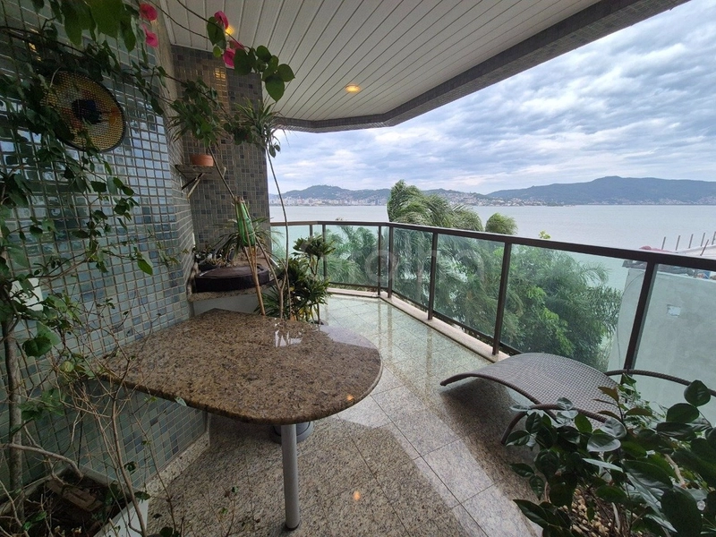 Apartamento em Coqueiros  com 2 dormitórios, sendo 2 suíte e 2 vagas: 9ª foto da galeria de imagens do imóvel