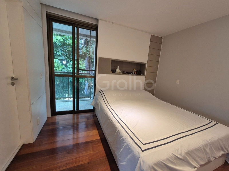 Apartamento em Coqueiros  com 2 dormitórios, sendo 2 suíte e 2 vagas: 17ª foto da galeria de imagens do imóvel