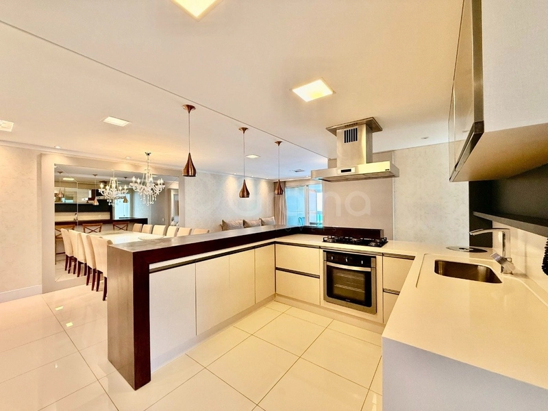 Apartamento na Agronômica com 3 dormitórios, sendo 1 suíte e 2 vagas: 2ª foto da galeria de imagens do imóvel