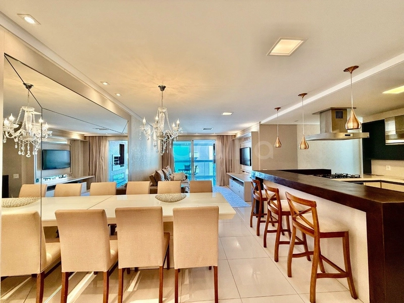 Apartamento na Agronômica com 3 dormitórios, sendo 1 suíte e 2 vagas: 1ª foto da galeria de imagens do imóvel