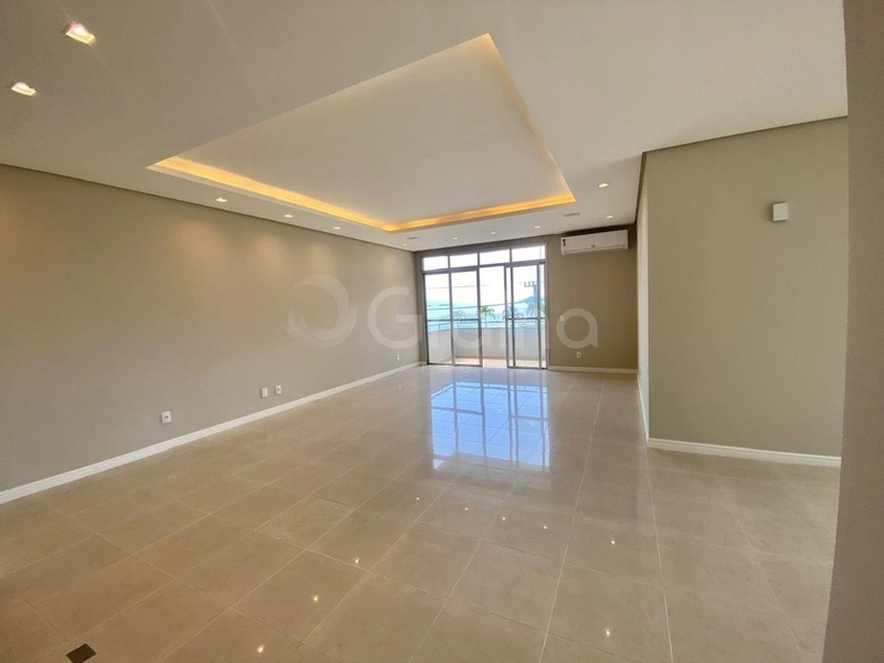 Apartamento na Beira Mar com 3 dormitórios, sendo 1 suítes e 2 vagas: 2ª foto da galeria de imagens do imóvel