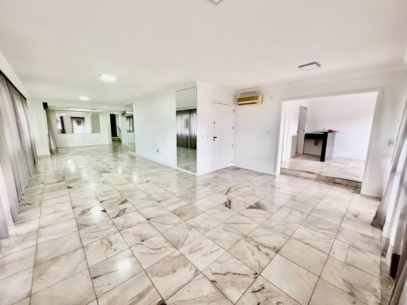 Apartamento na Agronômica com 4 dormitórios 4 suítes e 3 vagas -255 m²: 2ª foto da galeria de imagens do imóvel