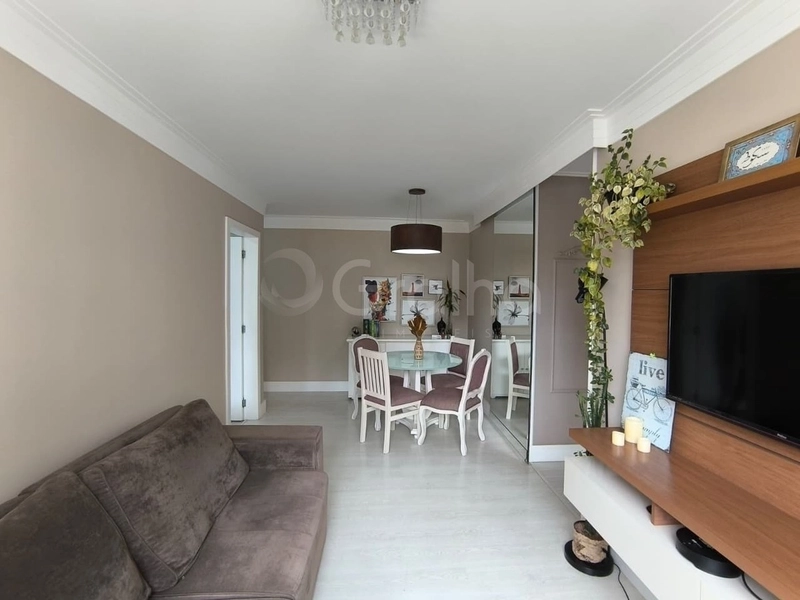 Apartamento a venda no Centro de Florianópolis  com 2 dormitórios: 2ª foto da galeria de imagens do imóvel