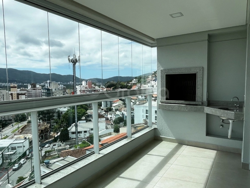 Apartamento na Agronômica  com 3 dormitórios, sendo 1  suíte e 2 vagas: 2ª foto da galeria de imagens do imóvel